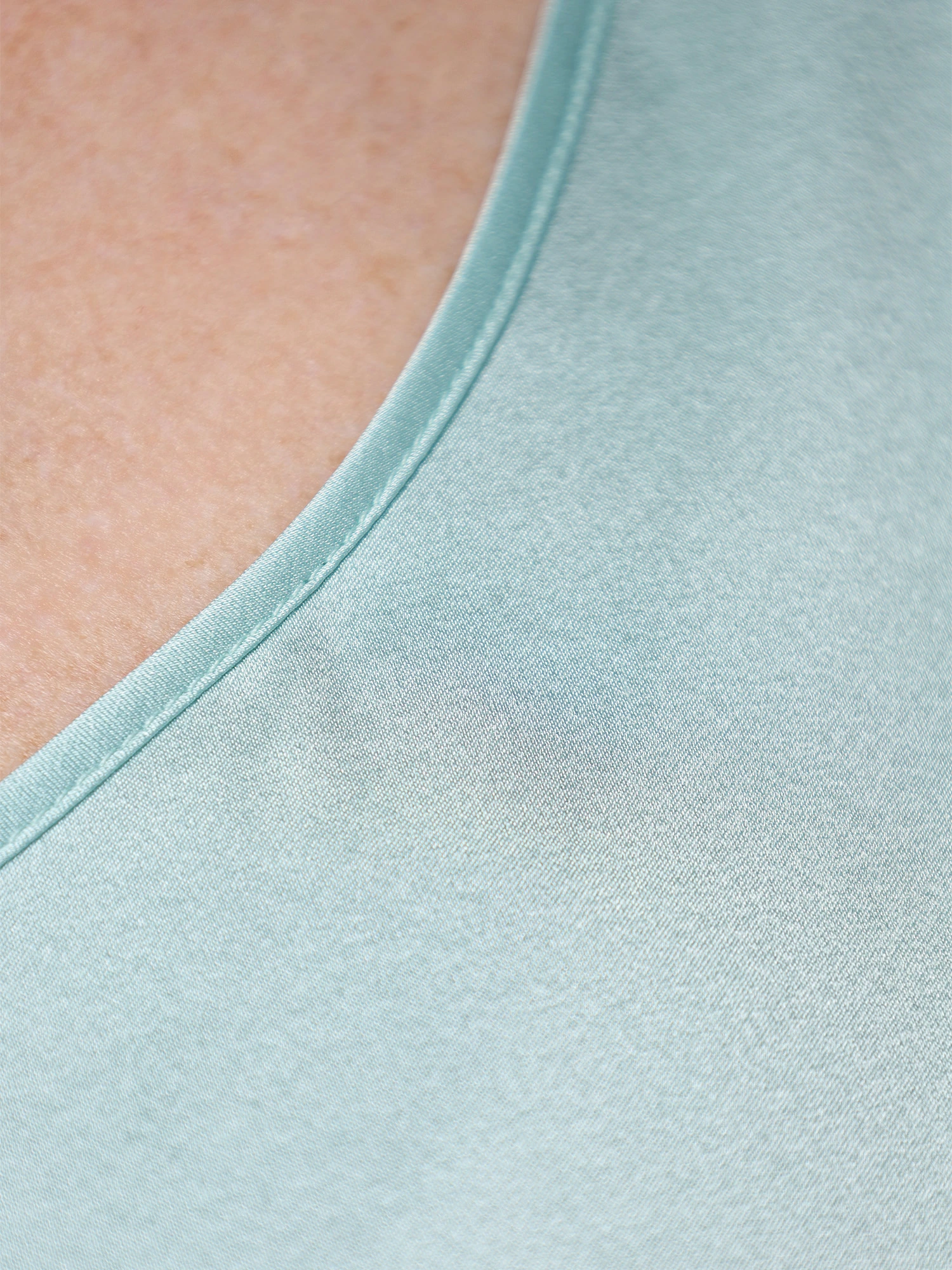 Топ светло-зеленого цвета прямого кроя из шелка